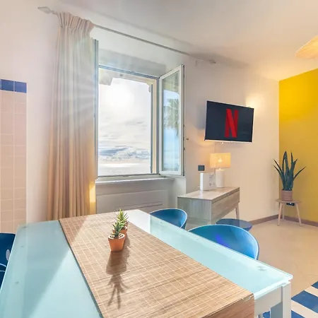 Apartment Indaco Sul Mare Fronte Mare/ Passeggiata *